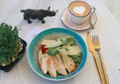 Цезарь с курицей